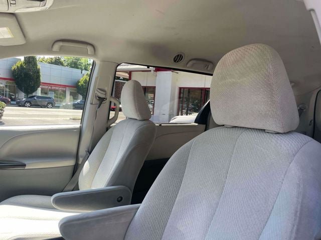 Used 2014 Toyota Sienna LE FWD image 23