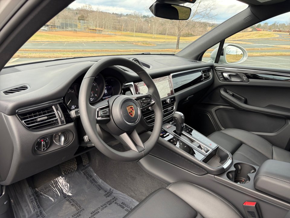 Certified 2026 Porsche Macan image 12