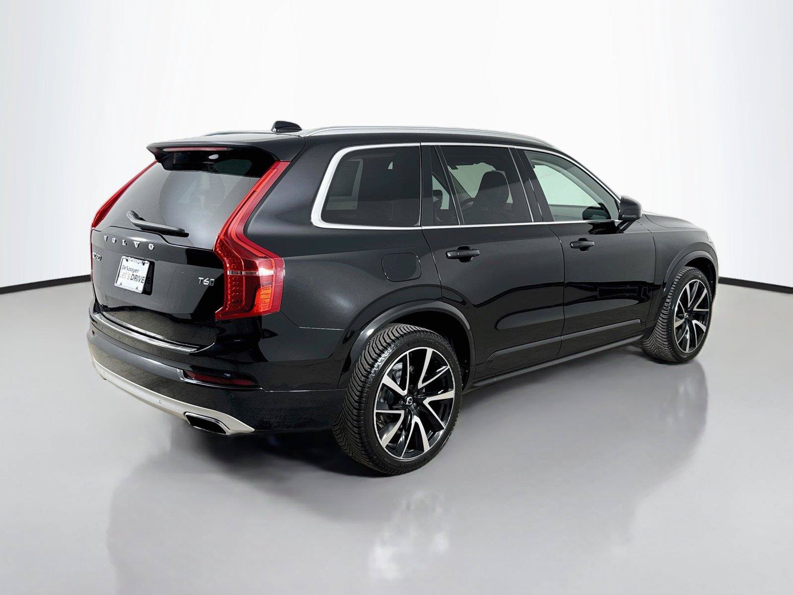 Used 2021 Volvo XC90 T6 Momentum w/ Climate Package AWD/4WD image 13