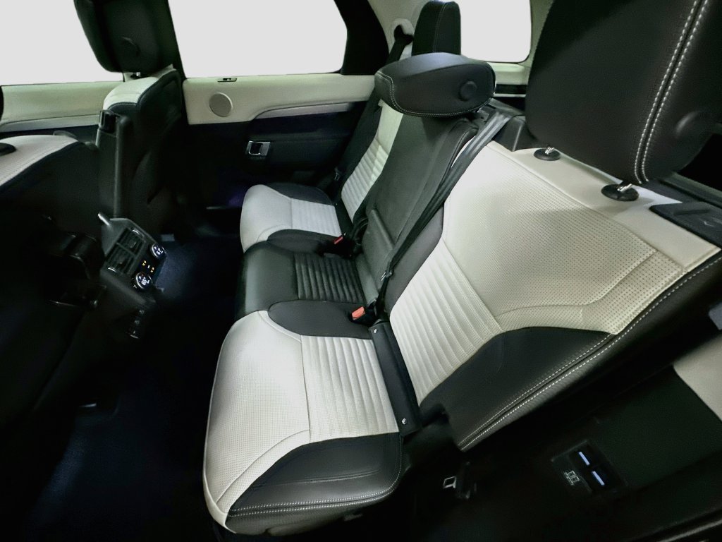 Used 2026 Land Rover Discovery Limited Edition AWD/4WD image 25