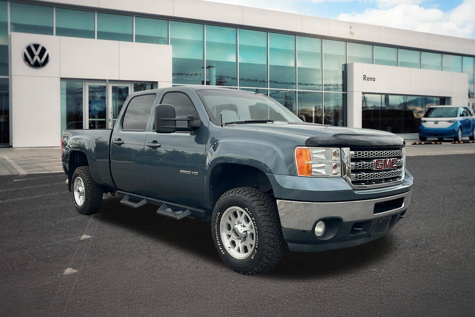 Used 2014 GMC Sierra 2500 SLE w/ SLE Preferred Package AWD/4WD image 3
