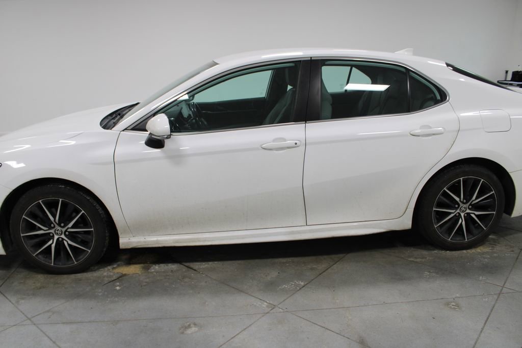Used 2022 Toyota Camry SE FWD image 6