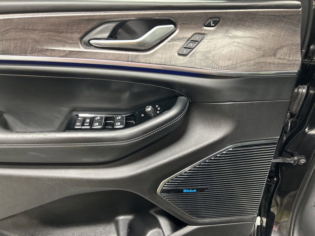 Used 2022 Jeep Grand Cherokee Overland w/ Adv Protech Group III image 9