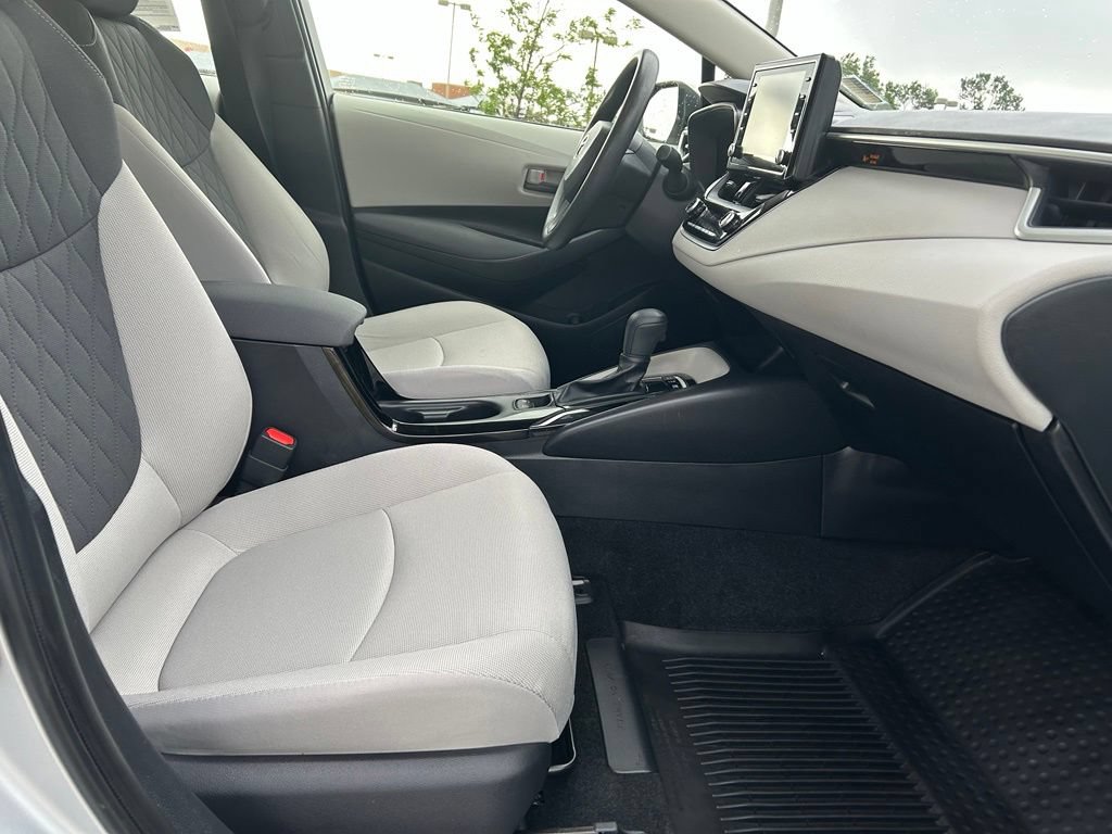 Used 2022 Toyota Corolla LE FWD image 30