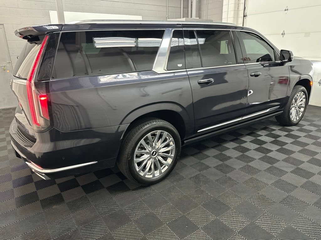 Used 2024 Cadillac Escalade ESV Premium Luxury w/ Performance Package AWD/4WD image 10