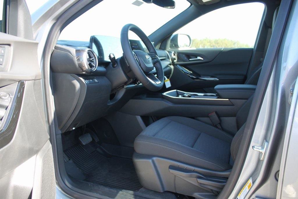 New 2026 Chevrolet Equinox LT w/ LPO, Floor Liner Package image 11
