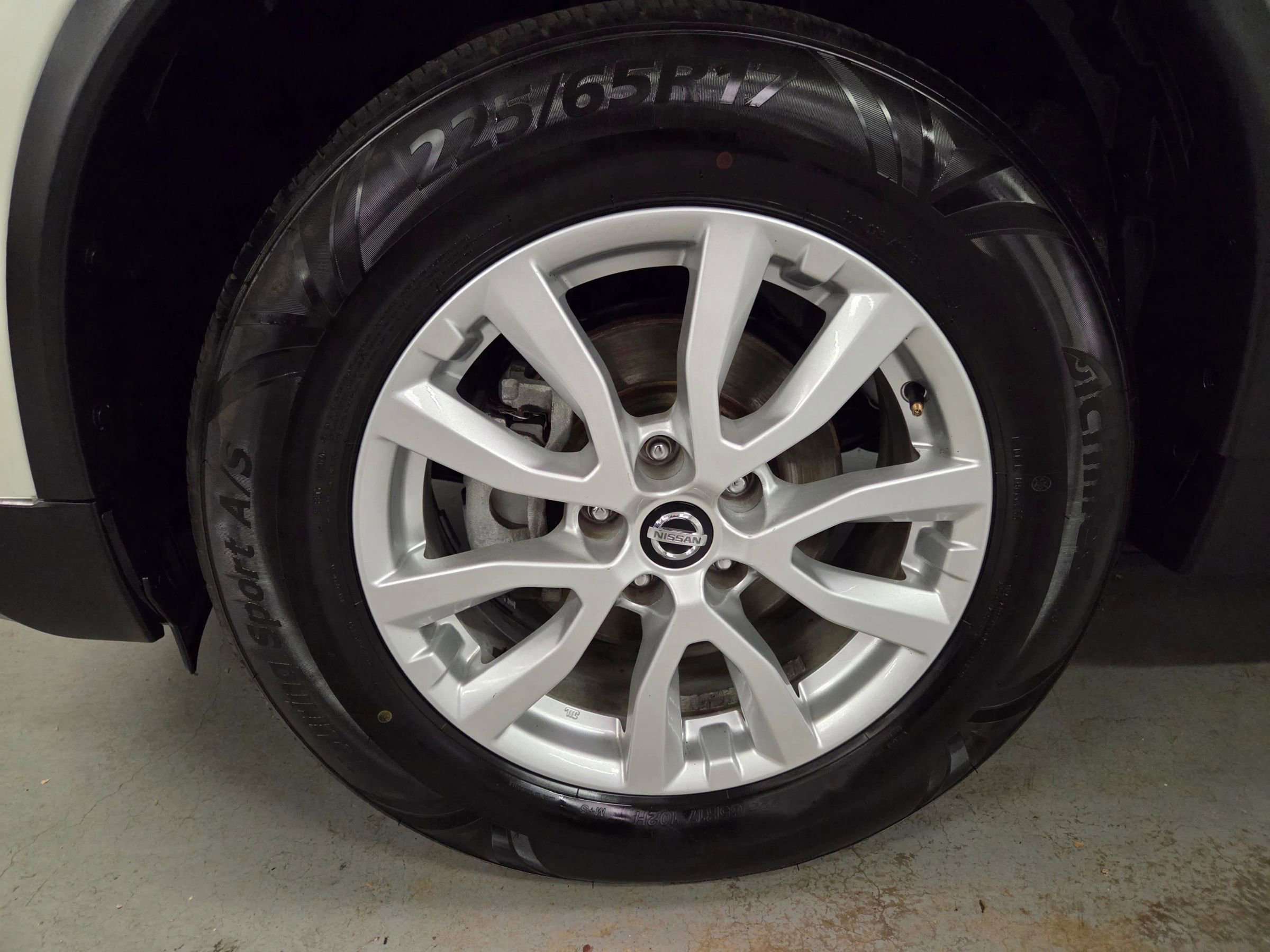 Used 2017 Nissan Rogue SV image 13