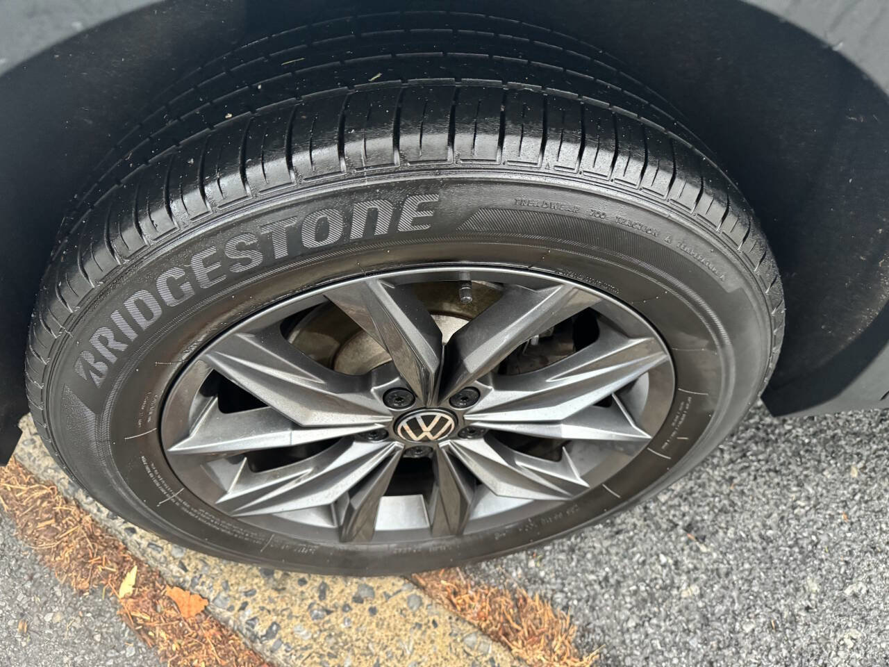 Used 2024 Volkswagen Tiguan SE image 39