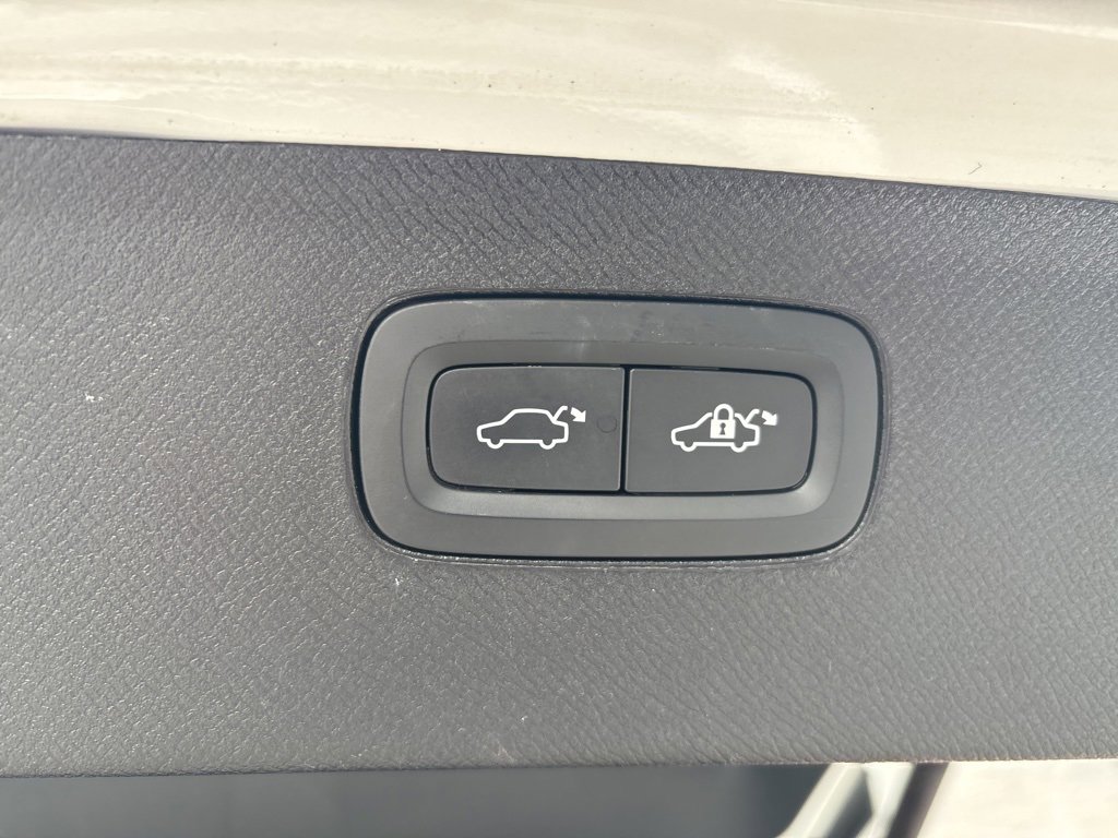 Certified 2024 Volvo XC90 T8 Ultimate w/ Protection Package Premier image 51