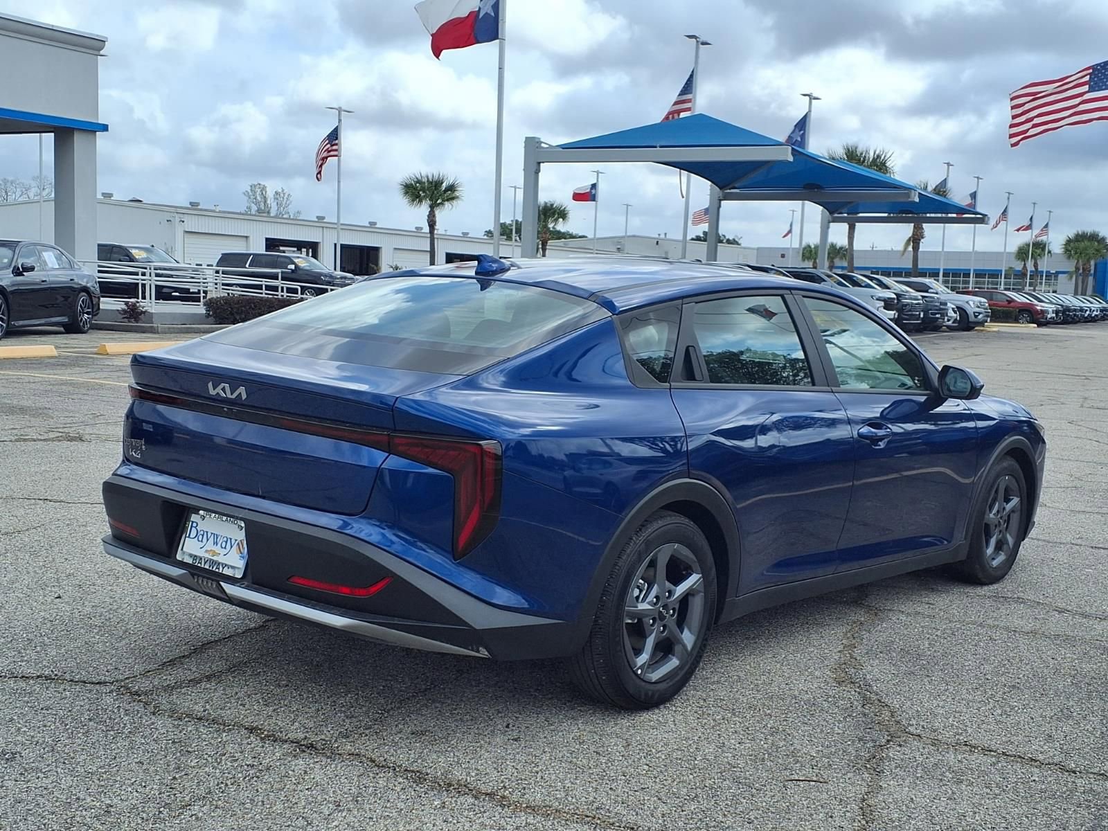 Used 2025 Kia K4 LXS image 2