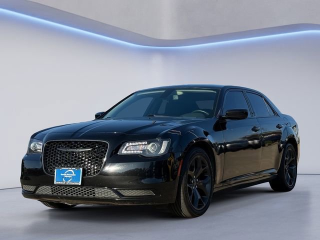 Used 2020 Chrysler 300 Touring w/ Sport Appearance Package image 7