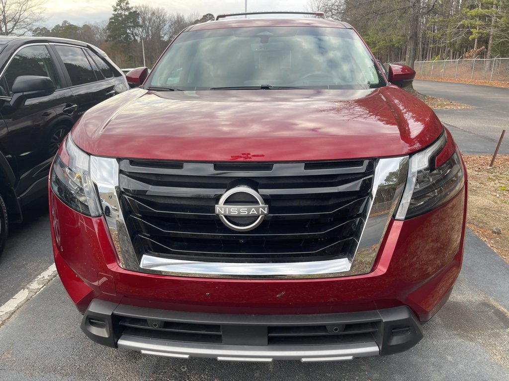 Used 2025 Nissan Pathfinder Platinum image 3