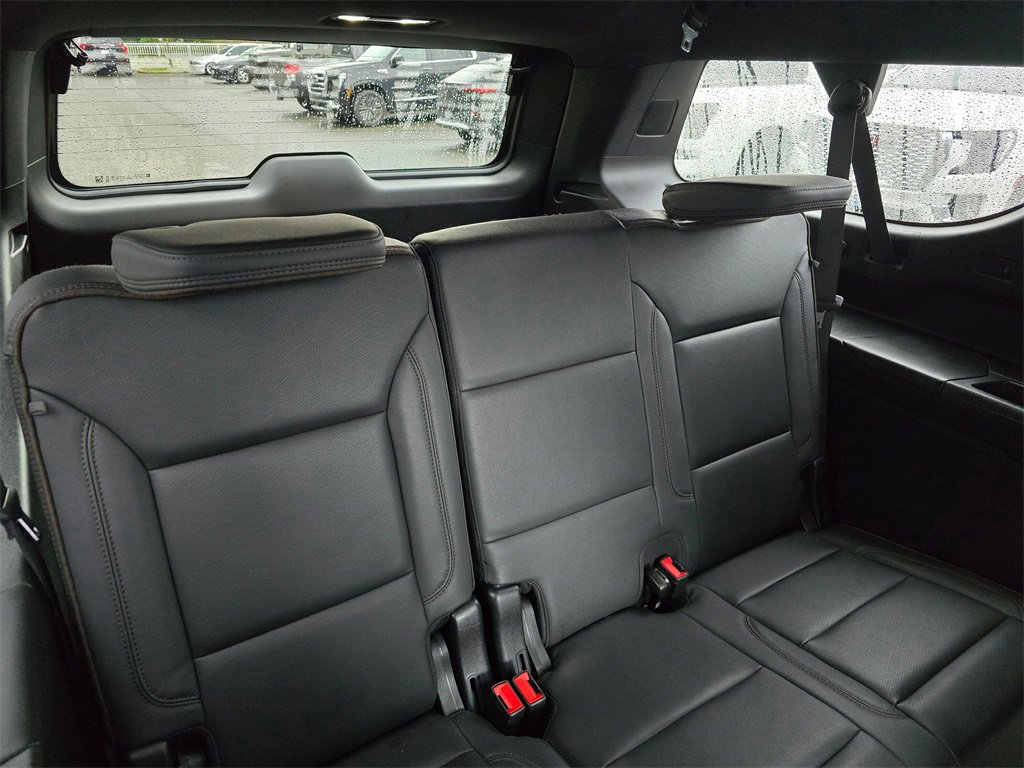 Used 2022 Chevrolet Suburban High Country image 15