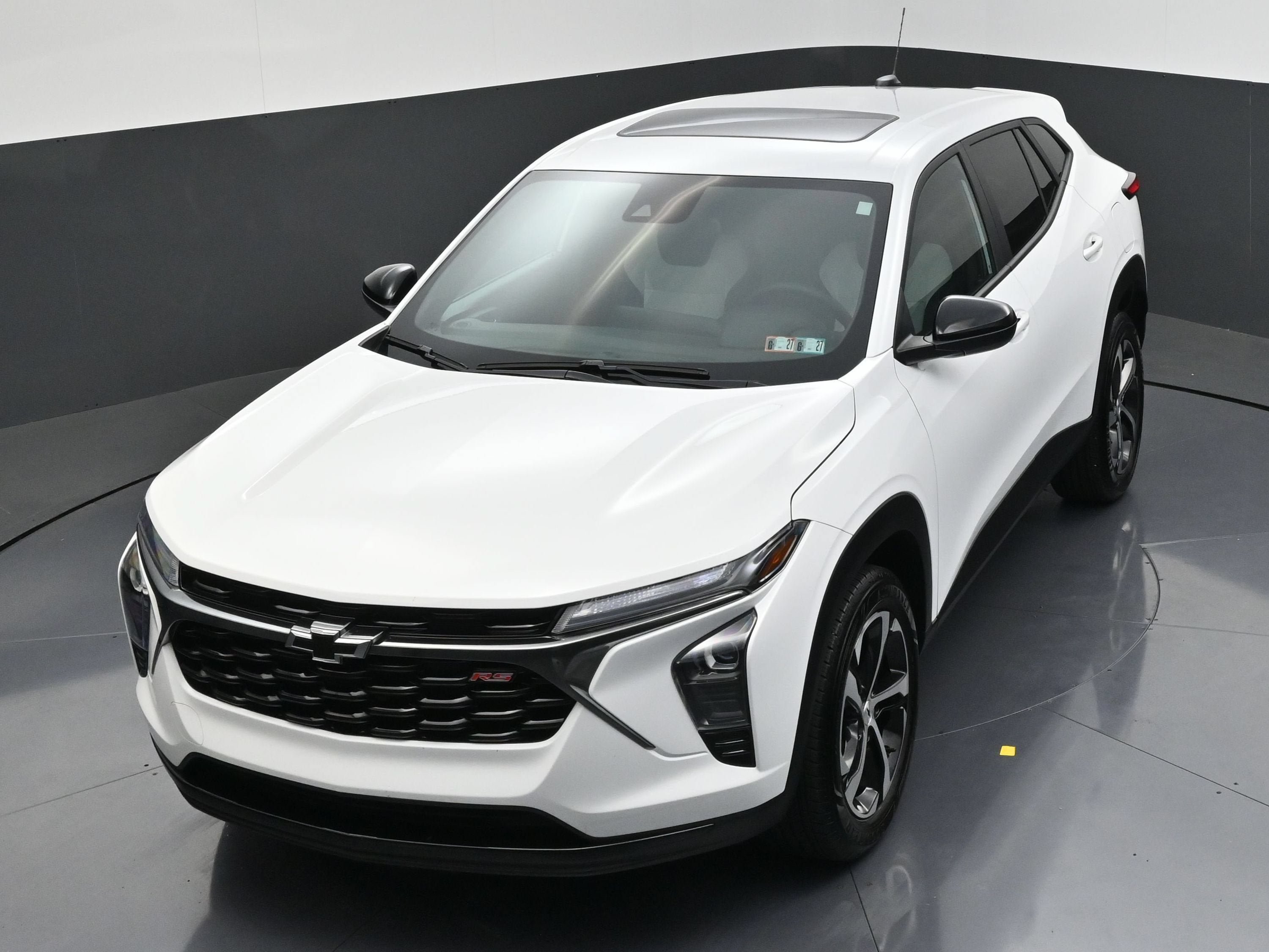 Used 2025 Chevrolet Trax RS w/ Sunroof Package FWD image 43