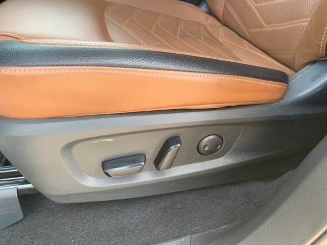 Used 2025 Nissan Pathfinder Platinum w/ Black Appearance Package image 14