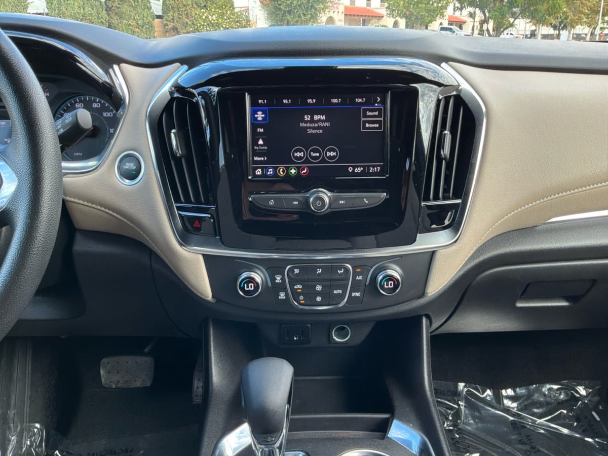Used 2023 Chevrolet Traverse LS FWD image 15