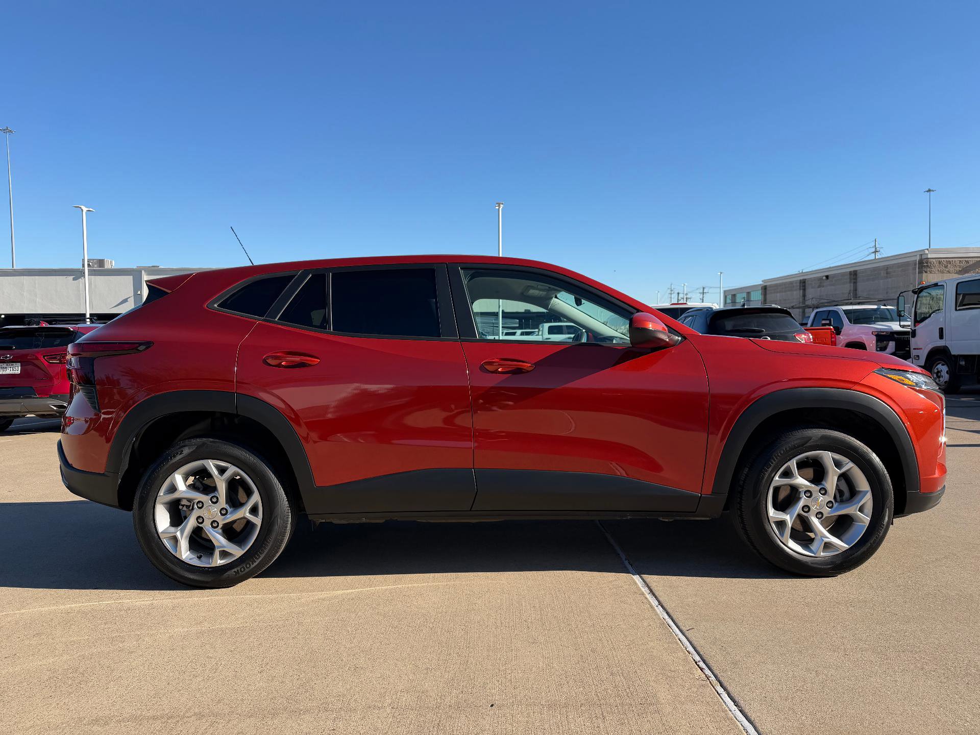 Used 2024 Chevrolet Trax LS w/ LS Convenience Package FWD image 4
