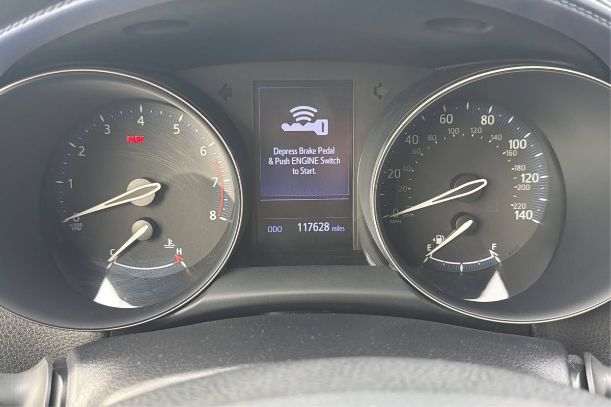 Used 2020 Toyota C-HR XLE FWD image 16