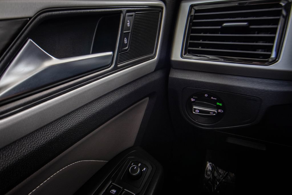 Certified 2023 Volkswagen Atlas SE FWD image 34