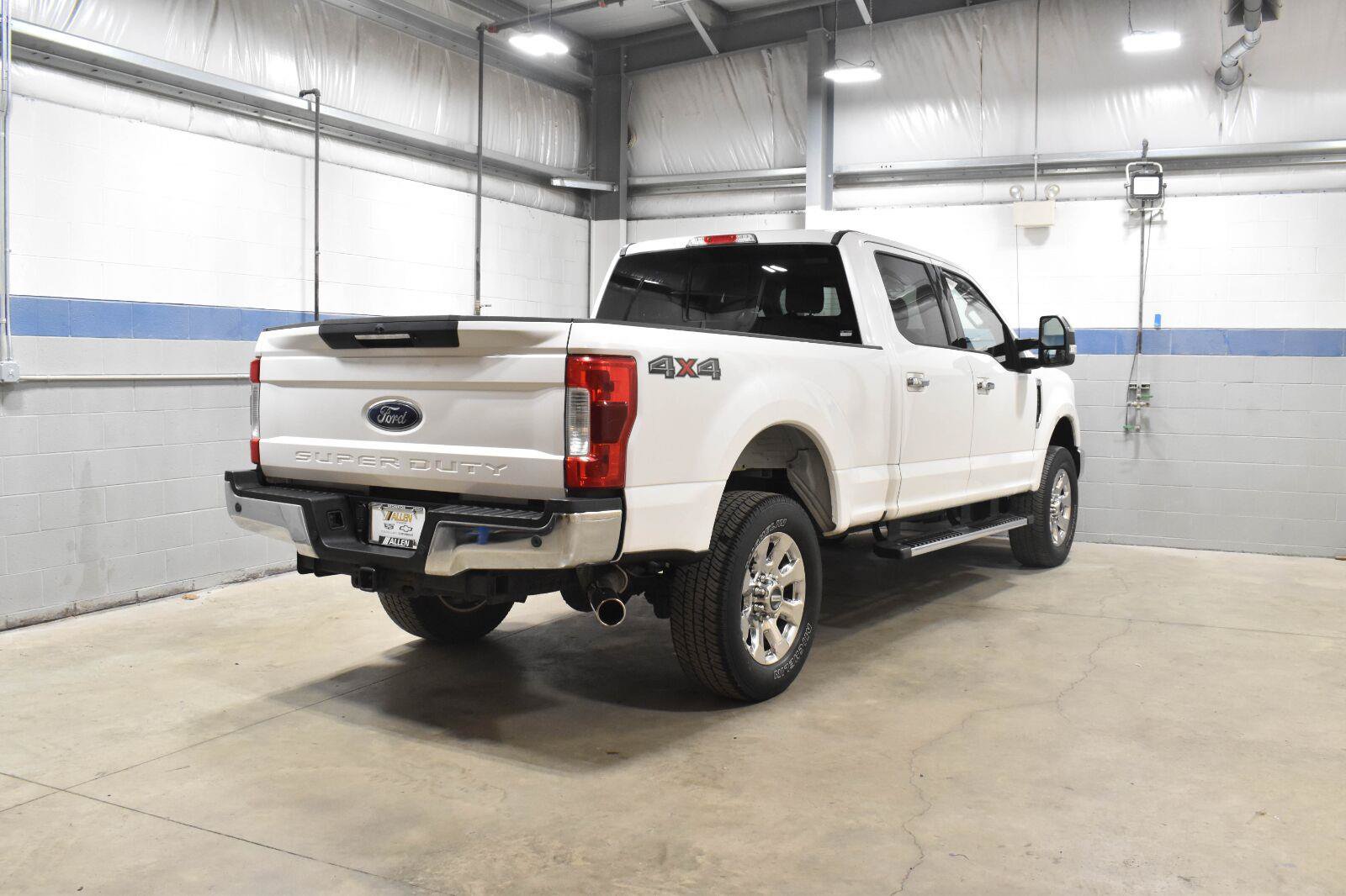 Used 2017 Ford F250 Lariat w/ Lariat Ultimate Package AWD/4WD image 28