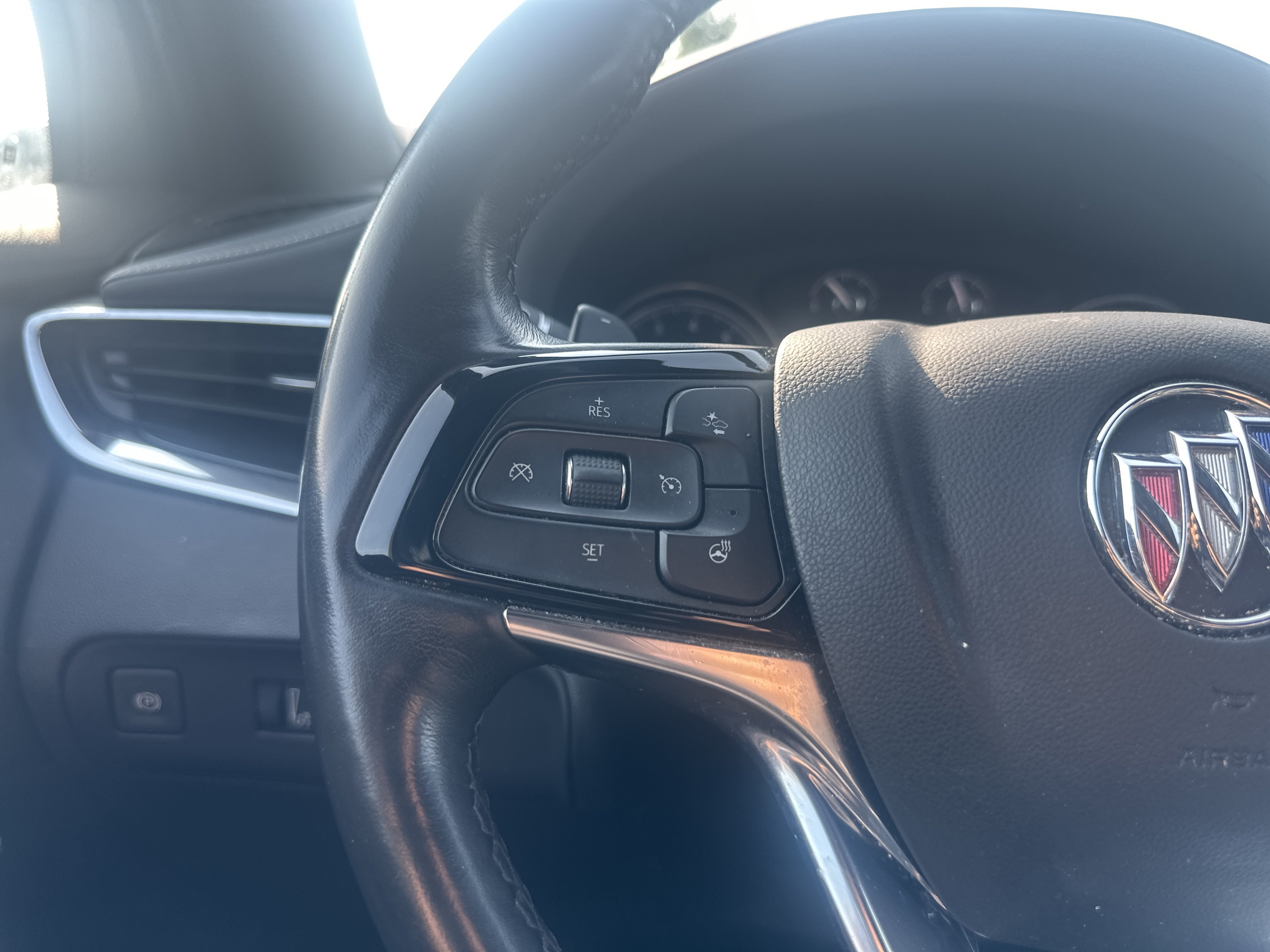 Used 2024 Buick Enclave Essence AWD/4WD image 19