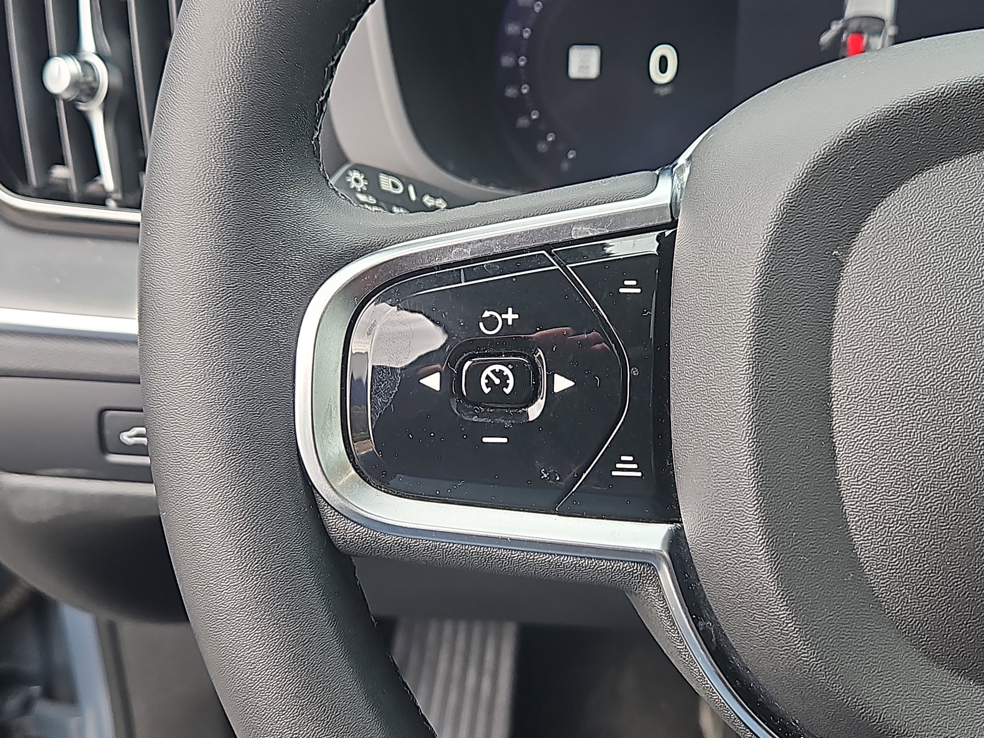 Used 2024 Volvo XC60 B5 Core w/ Climate Package image 17