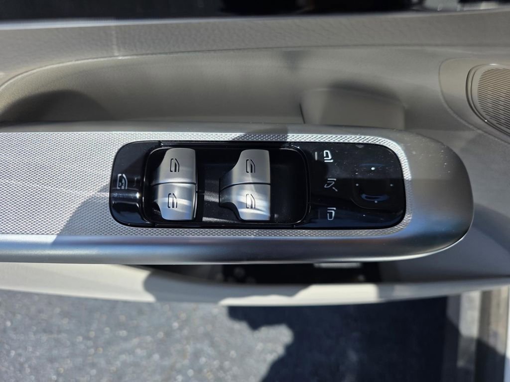 Certified 2025 Mercedes-Benz GLC 300 image 13