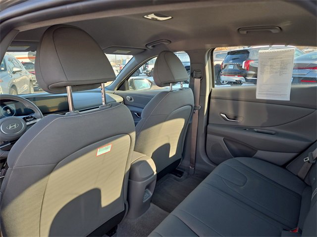 Certified 2025 Hyundai Elantra SEL image 27