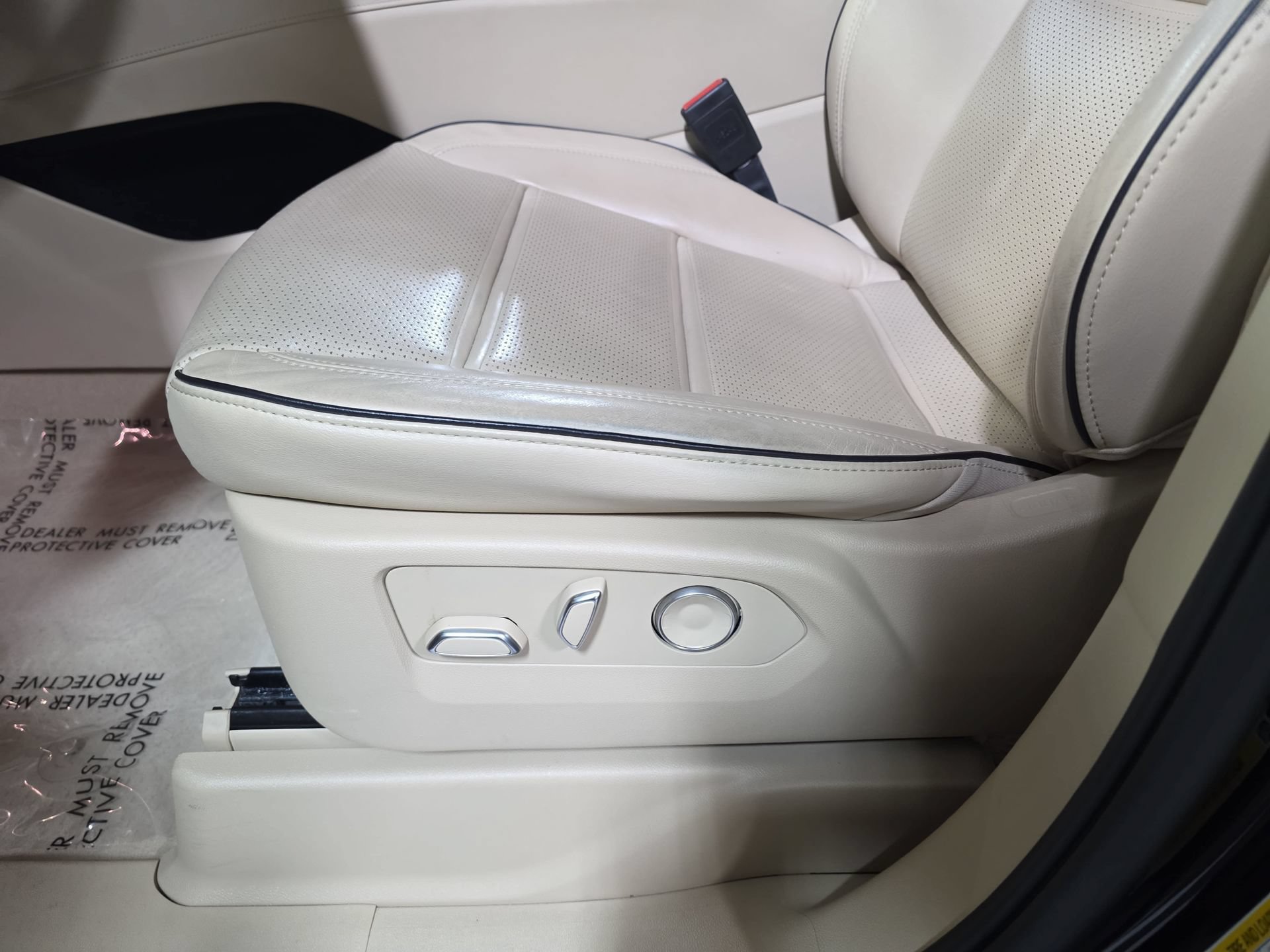 Used 2024 Cadillac Escalade Premium Luxury RWD image 28
