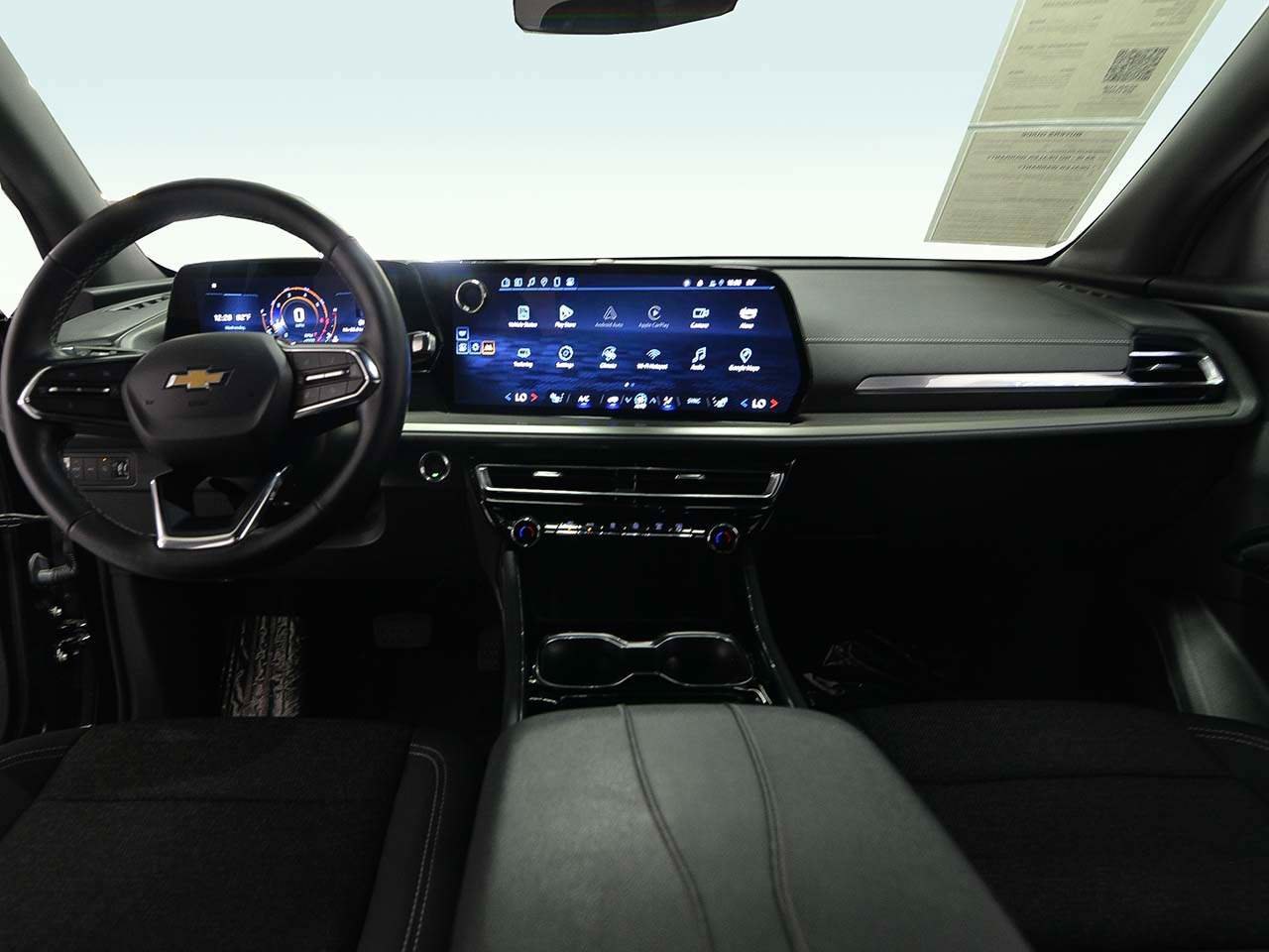 Used 2025 Chevrolet Traverse LT image 13