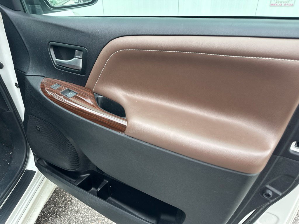 Used 2015 Toyota Sienna Limited Premium AWD/4WD image 26
