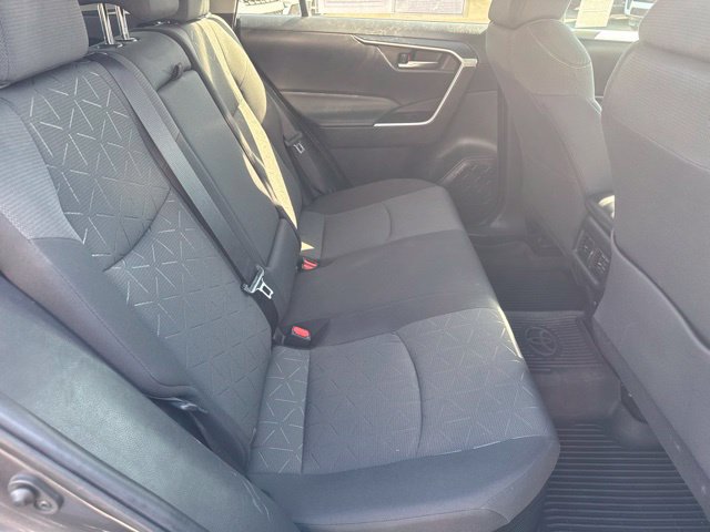 Used 2021 Toyota RAV4 XLE AWD/4WD image 27