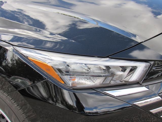 Certified 2025 Nissan Versa S w/ Trunk Package image 8