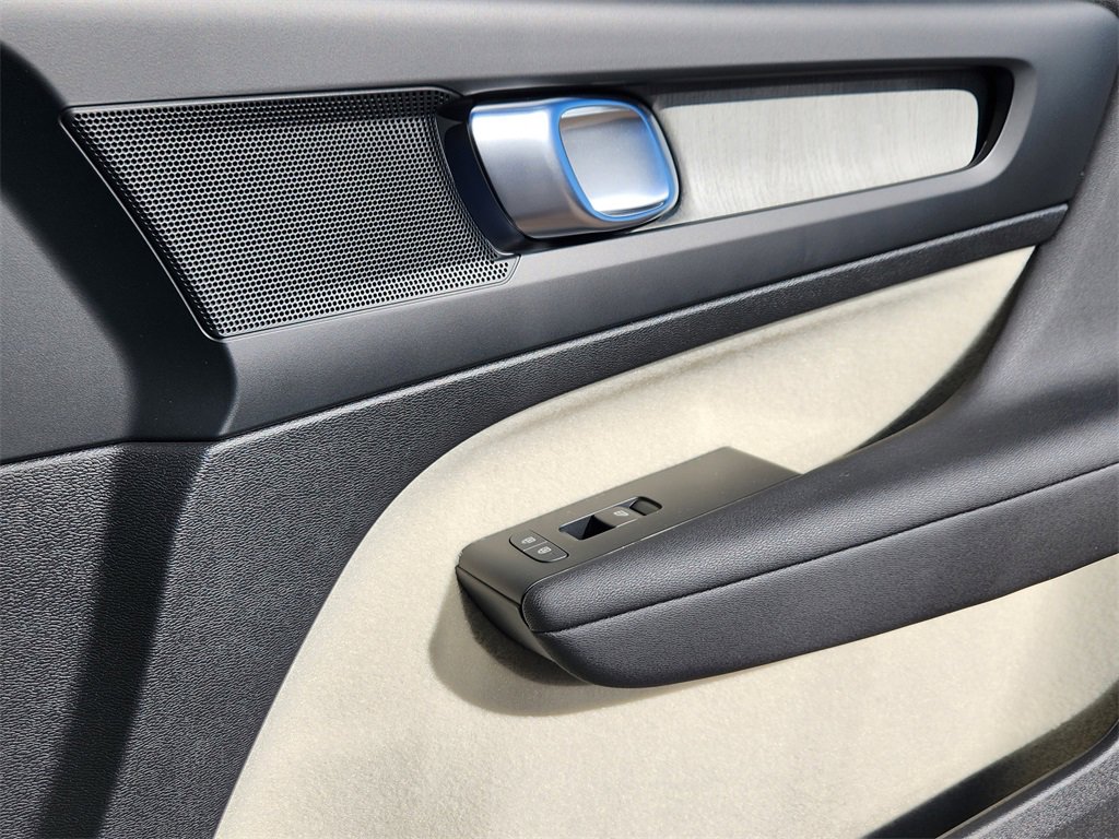 New 2026 Volvo XC40 B5 Plus w/ Protection Package Premier image 20