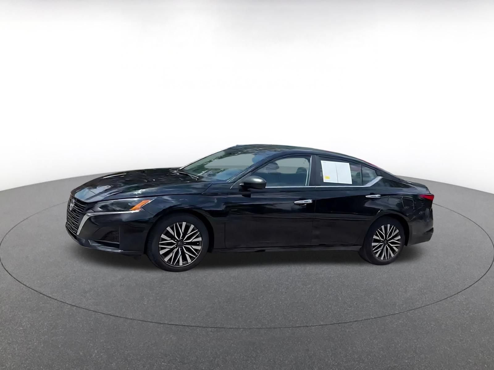 Used 2025 Nissan Altima 2.5 SV FWD image 6