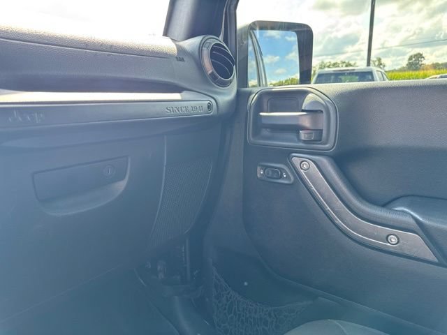 Used 2015 Jeep Wrangler Unlimited Sport w/ Quick Order Package 24S AWD/4WD image 33