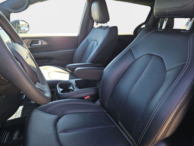 Used 2025 Chrysler Pacifica Select FWD image 19