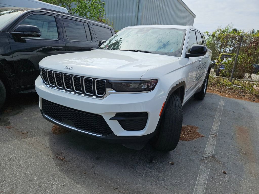 Used 2023 Jeep Grand Cherokee Laredo w/ Luxury Tech Group I image 2