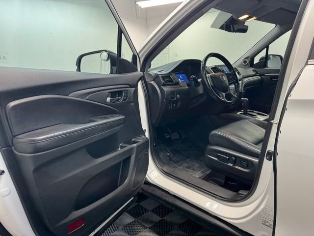 Used 2020 Honda Pilot Black Edition image 11