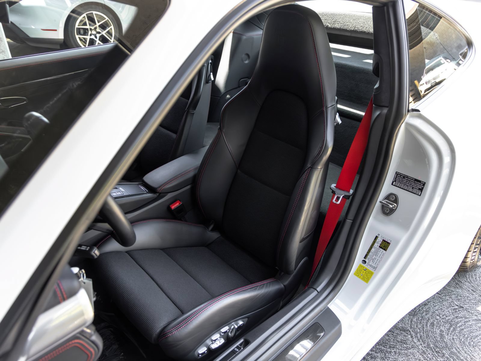 Certified 2018 Porsche 911 GT3 RWD image 5