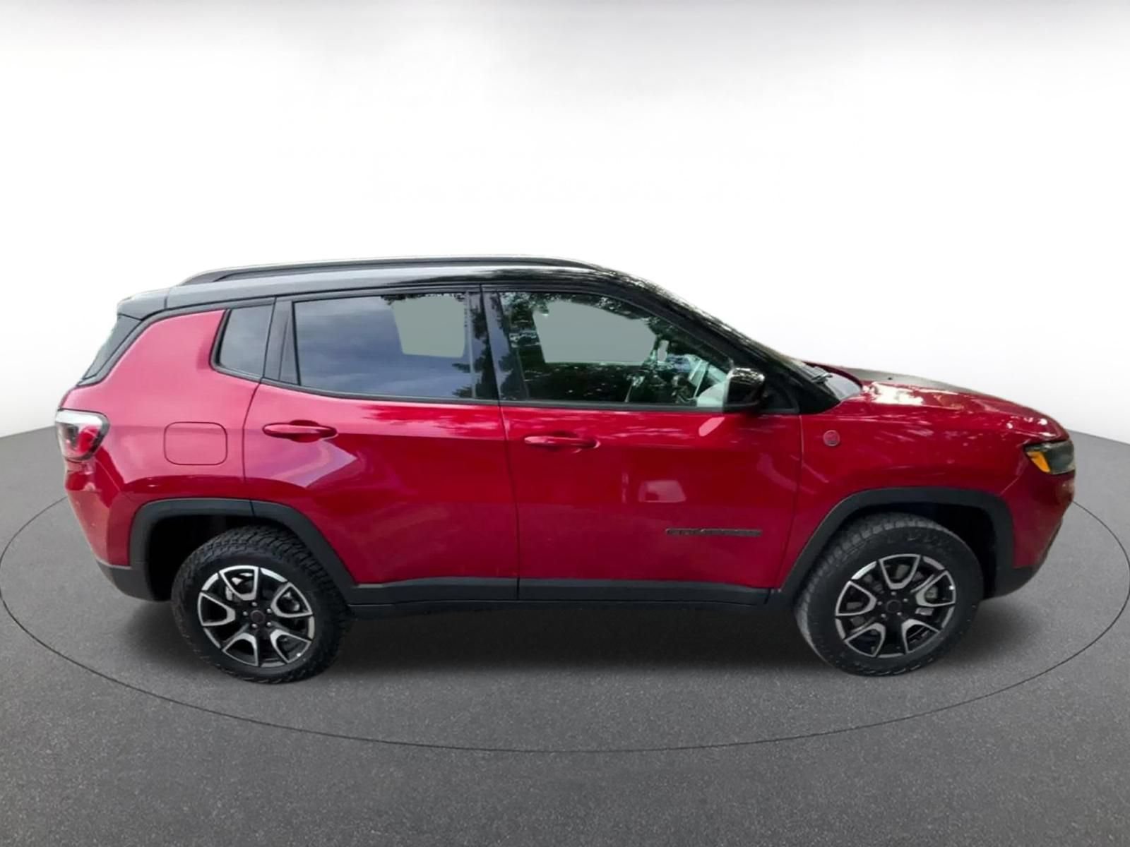 Used 2025 Jeep Compass Trailhawk AWD/4WD image 15
