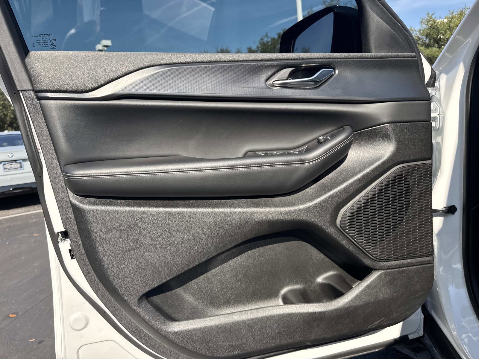 Used 2024 Jeep Grand Cherokee Altitude image 16