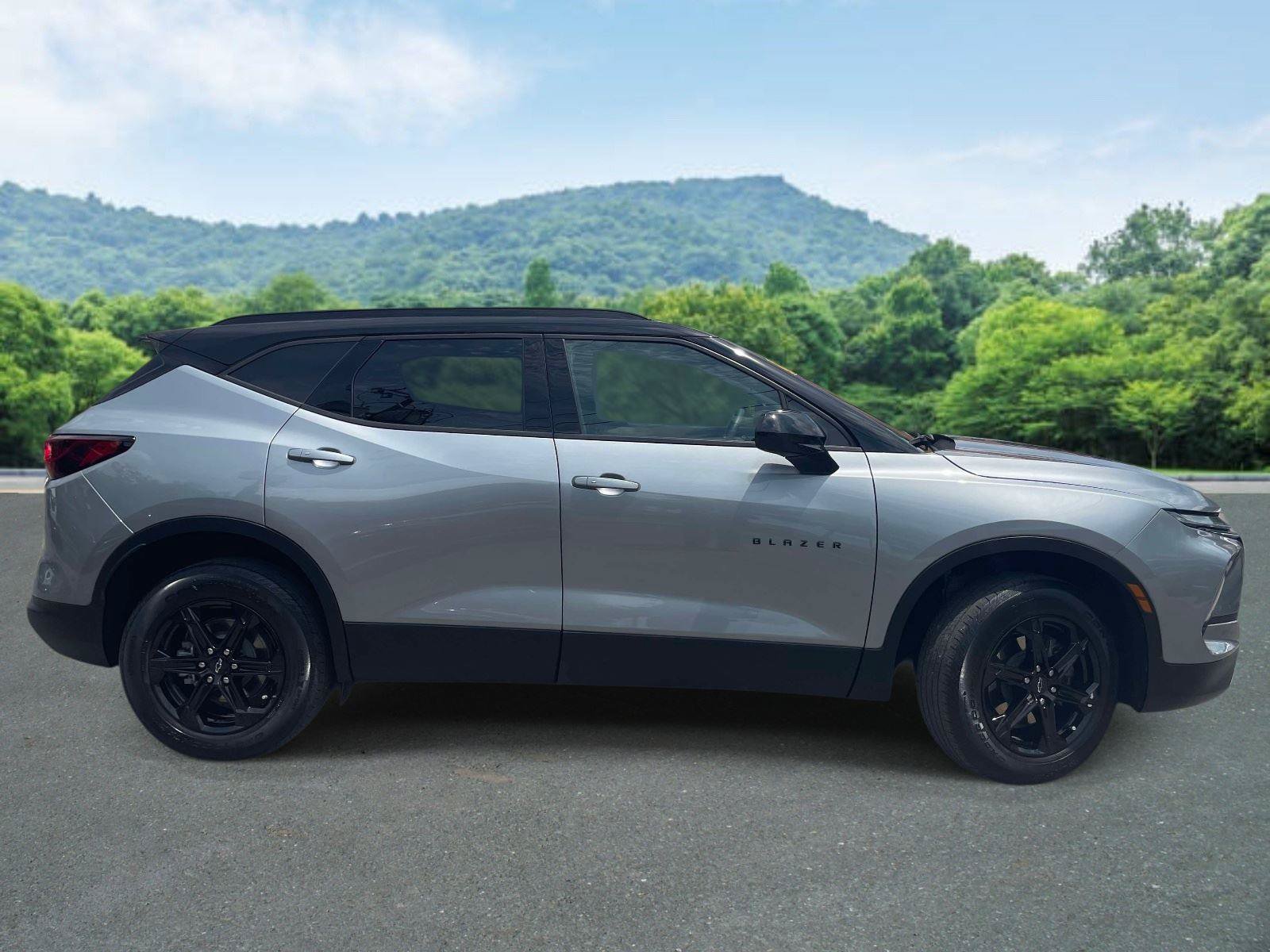 Used 2024 Chevrolet Blazer LT w/ Midnight/Sport Edition FWD image 21