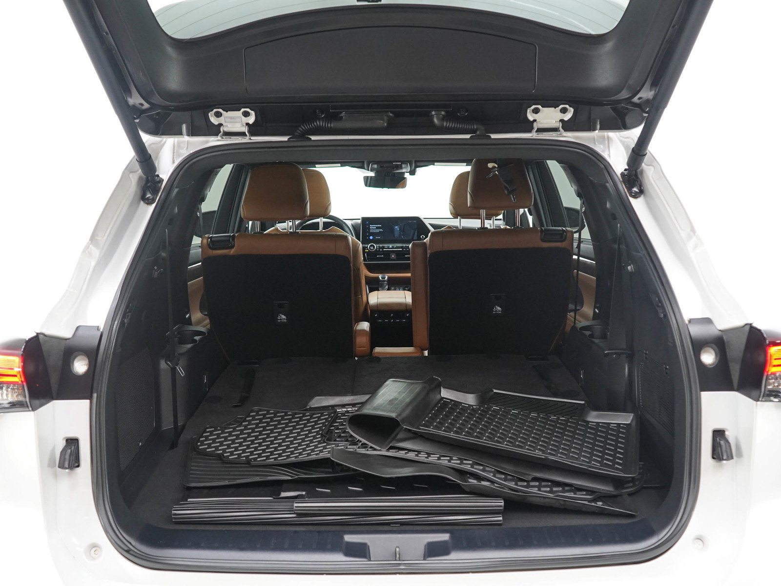 Used 2024 Toyota Highlander Platinum AWD/4WD image 16