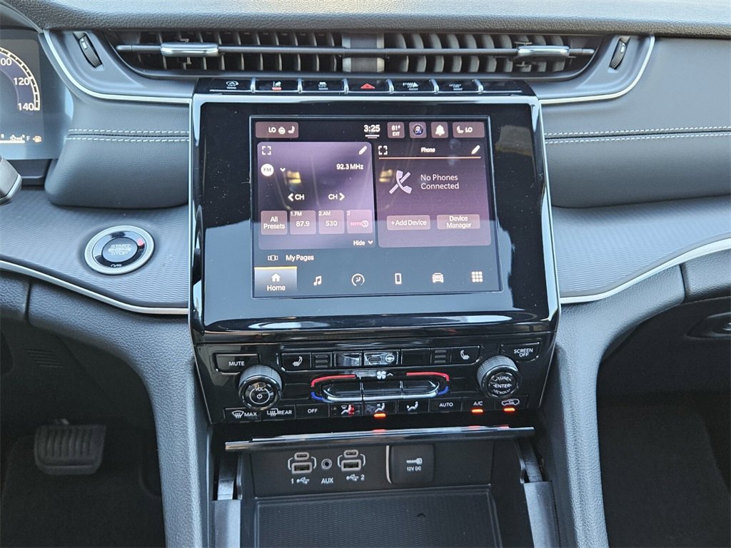 New 2025 Jeep Grand Cherokee Altitude image 18