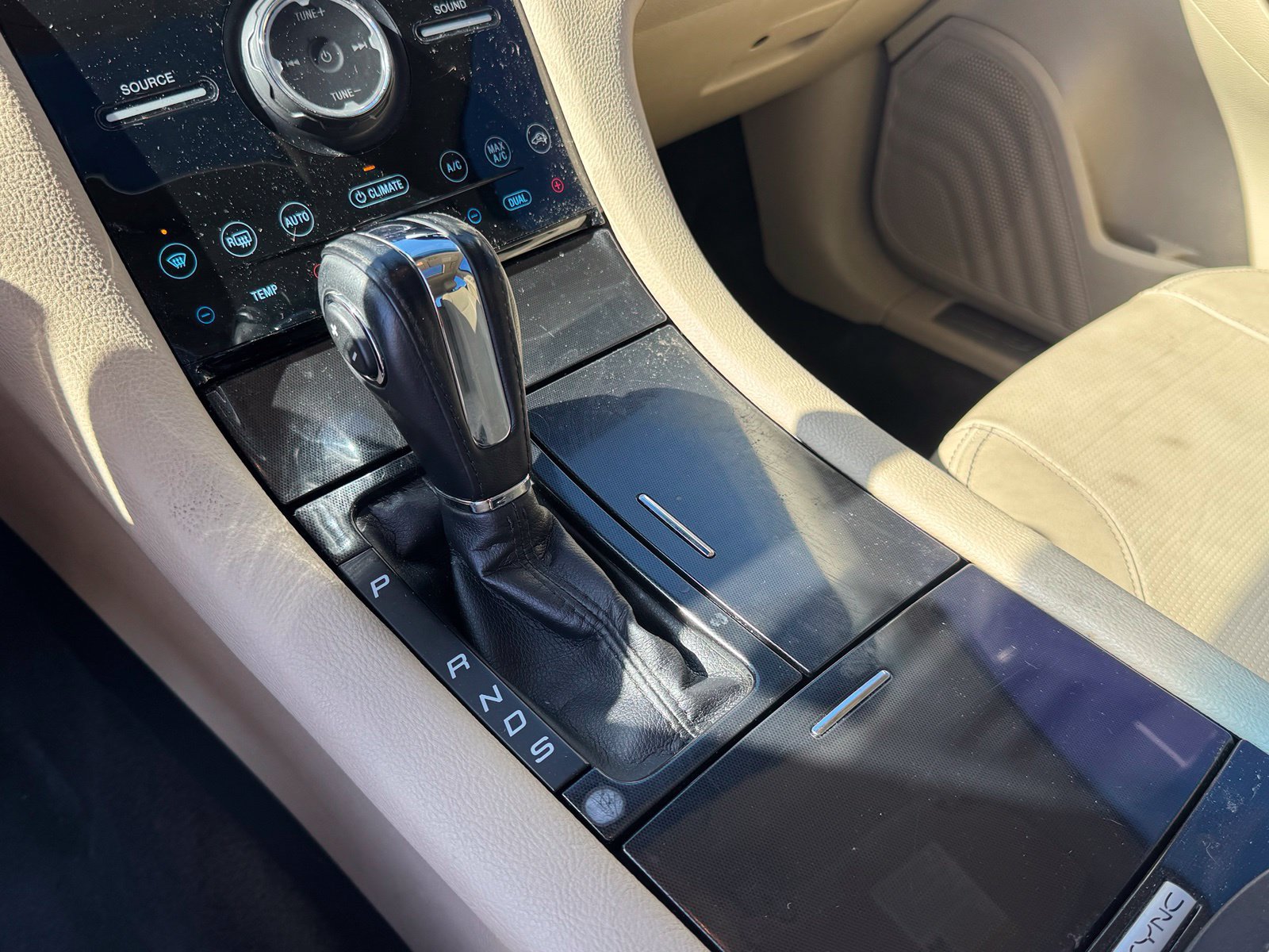Used 2017 Ford Taurus Limited FWD image 22