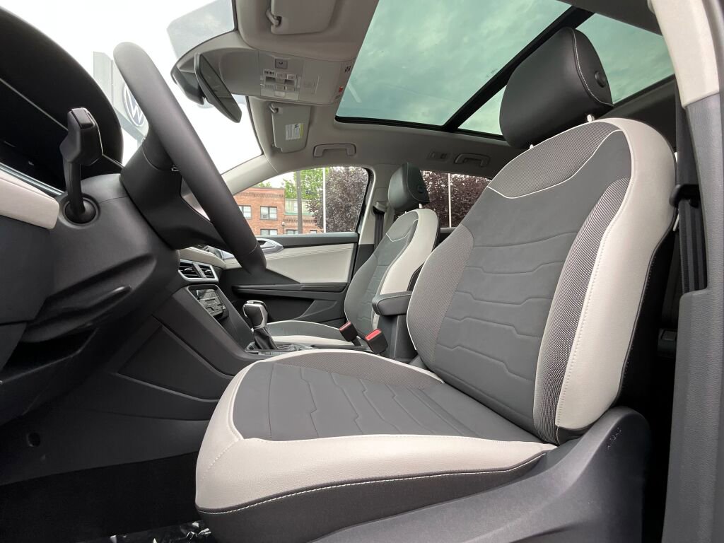 New 2025 Volkswagen Taos SE image 10