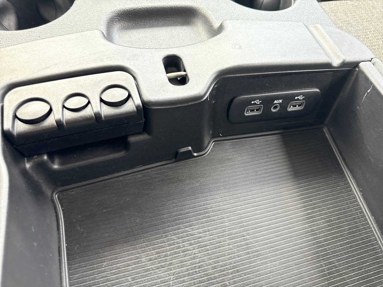 Used 2019 RAM 1500 Classic SLT w/ Luxury Group image 29