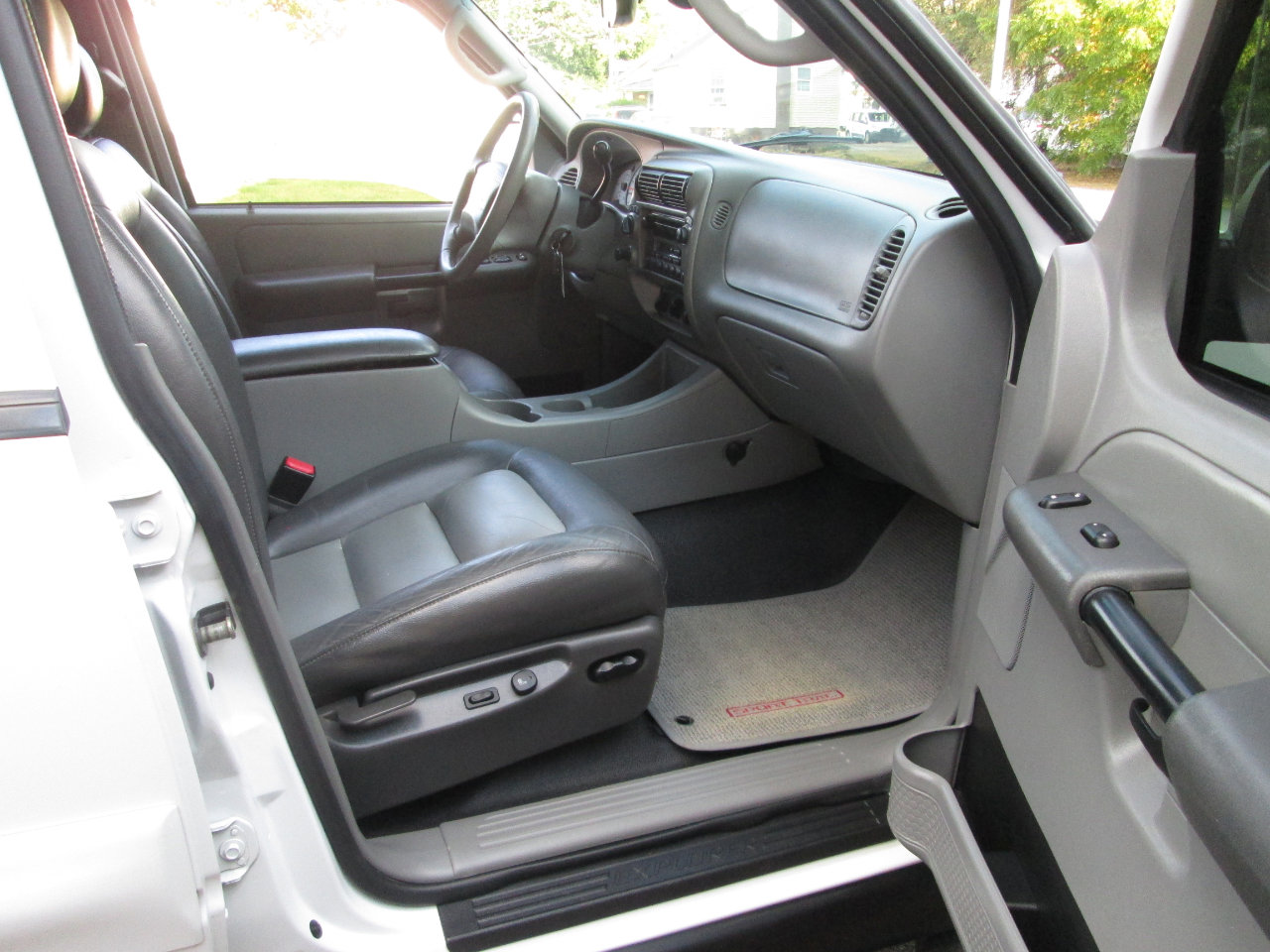 Used 2003 Ford Explorer Sport Trac XLT image 27