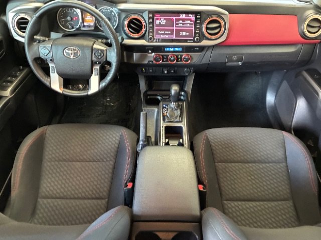 Used 2022 Toyota Tacoma SR5 w/ Technology Package RWD image 3